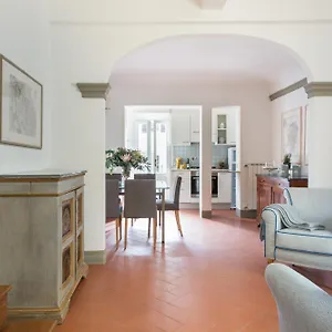 https://alex-house-florence.it-tuscanyhotel.com